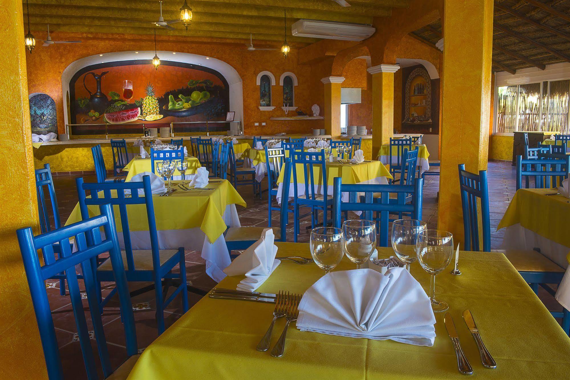 Pavoreal Beach Resort Tulum Pueblo Buitenkant foto